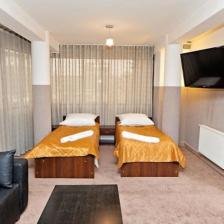 Hotel Turkus Jarosław Kültér fotó