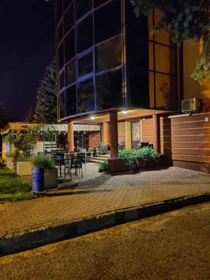 Hotel Turkus Jarosław Kültér fotó