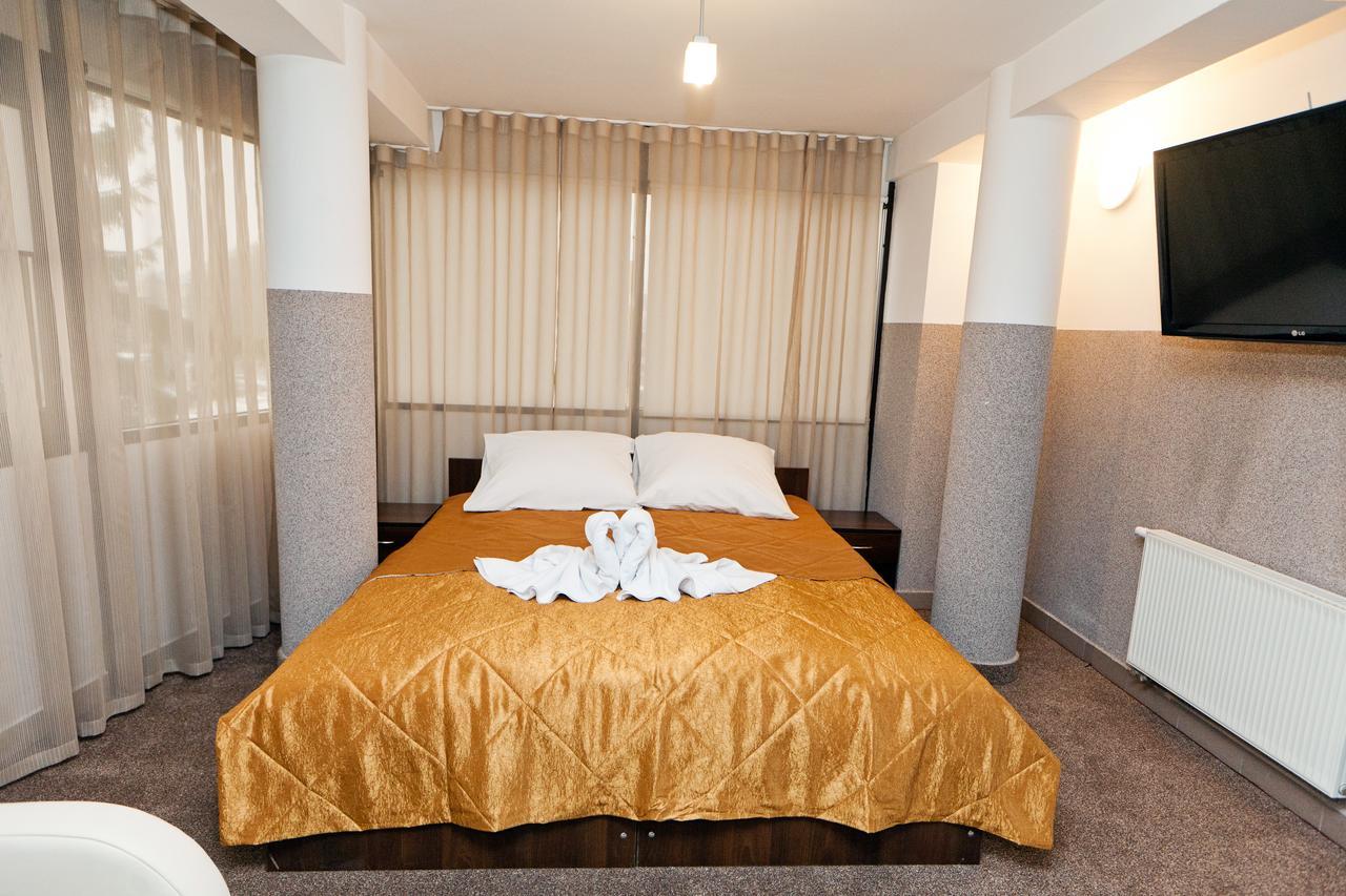 Hotel Turkus Jarosław Kültér fotó