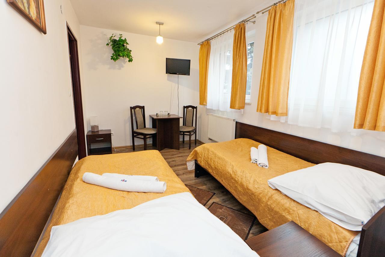 Hotel Turkus Jarosław Kültér fotó